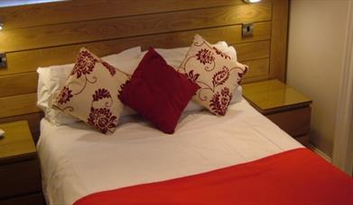 Aachen's en-suite bedrooms offer cable TV, flat screen TV/DVD and tea/coffee making facilities